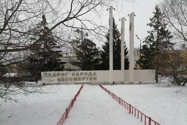 Памятники героям ВОВ «утонули» в снегу в Ленинском районе Нижнего Новгорода