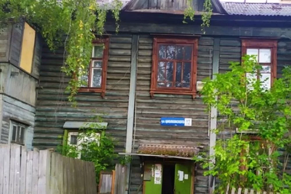 Два аварийных дома пойдут под снос на улице Циолковского в Нижнем Новгороде