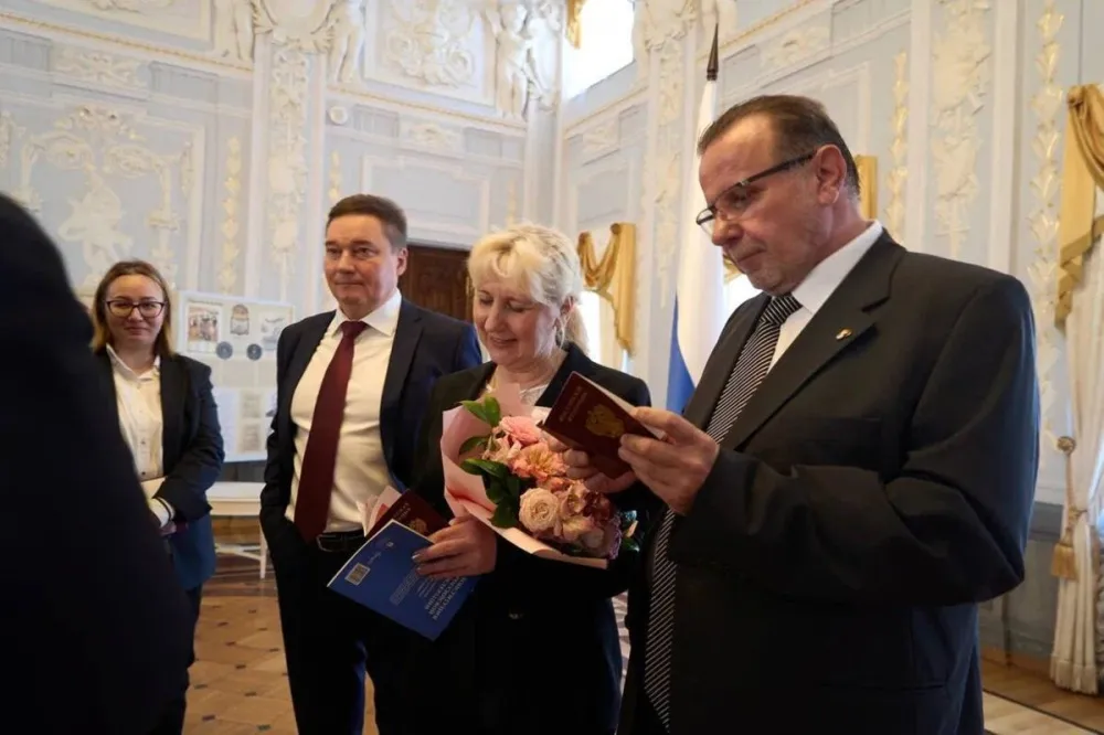 Фото Переехавшая в Нижегородскую область немецкая семья получила паспорта РФ - Новости Живем в Нижнем