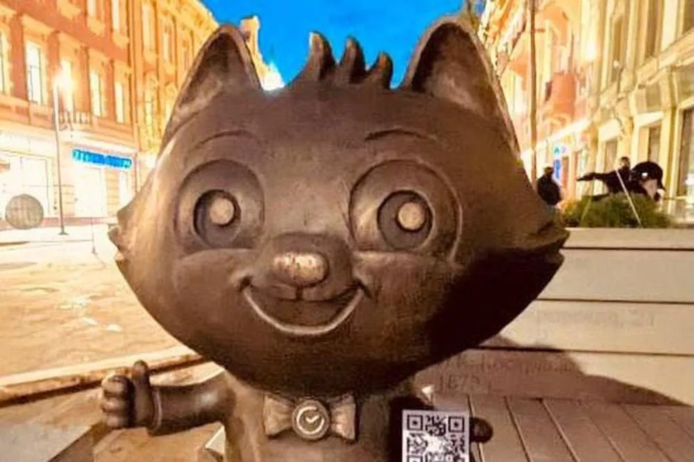 Скульптура кота-финансиста появилась на улице Большой Покровской в Нижнем Новгороде