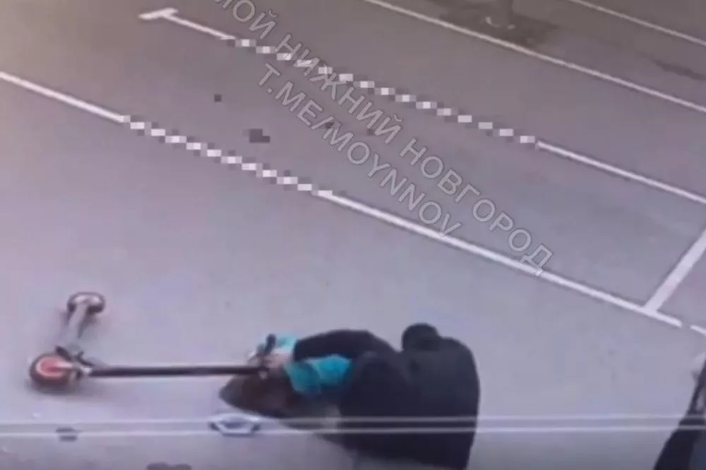  Нижегородка на электросамокате сбила девочку в ЖК «Корабли» и уехала
