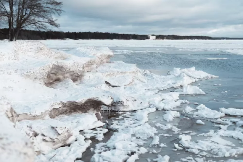 Фото В Нижнем Новгороде спасли перебегающего по льдинам на Оке мужчину - Новости Живем в Нижнем