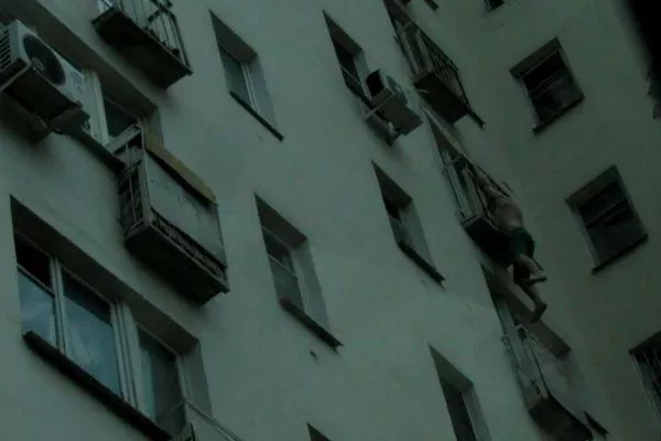Сбытчик наркотиков пытался сбежать от полиции по балконам в Нижнем Новгороде