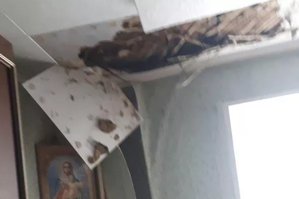 В жилом доме на Большой Покровской рухнул потолок