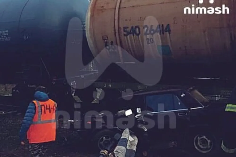 Автомобиль столкнулся с грузовым поездом в Кстовском районе 16 апреля