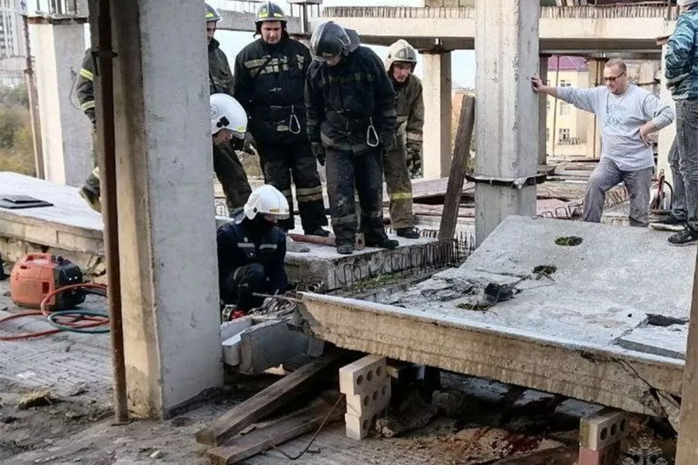 Спасатели МЧС извлекли людей из под завалов на Июльских дней в Нижнем Новгороде