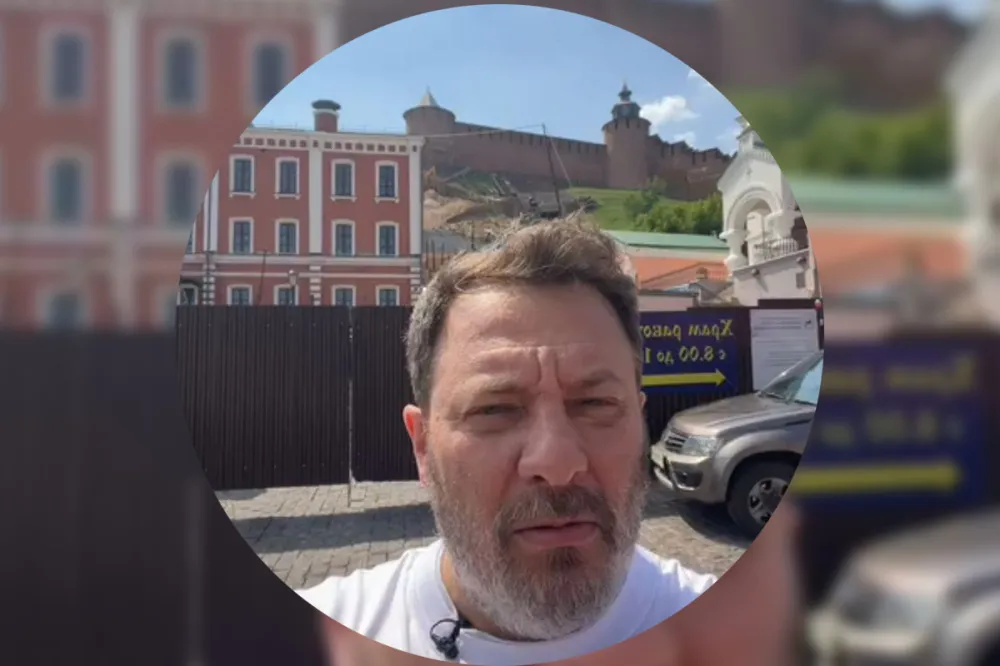 Писатель и блогер Сергей Минаев приехал в Нижний Новгород на съемки