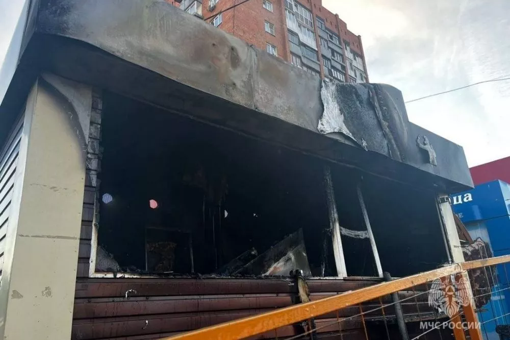 Пожар уничтожил ларек с шаурмой в Ленинском районе 2 августа 