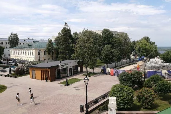 Почти 70 деревьев высадят в нижегородском кремле взамен вырубленных елей