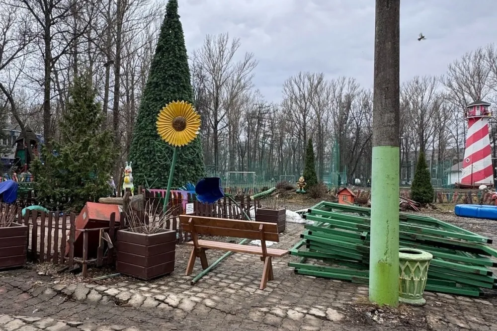 Фото Аттракционы начали демонтировать в нижегородском парке 1 Мая - Новости Живем в Нижнем