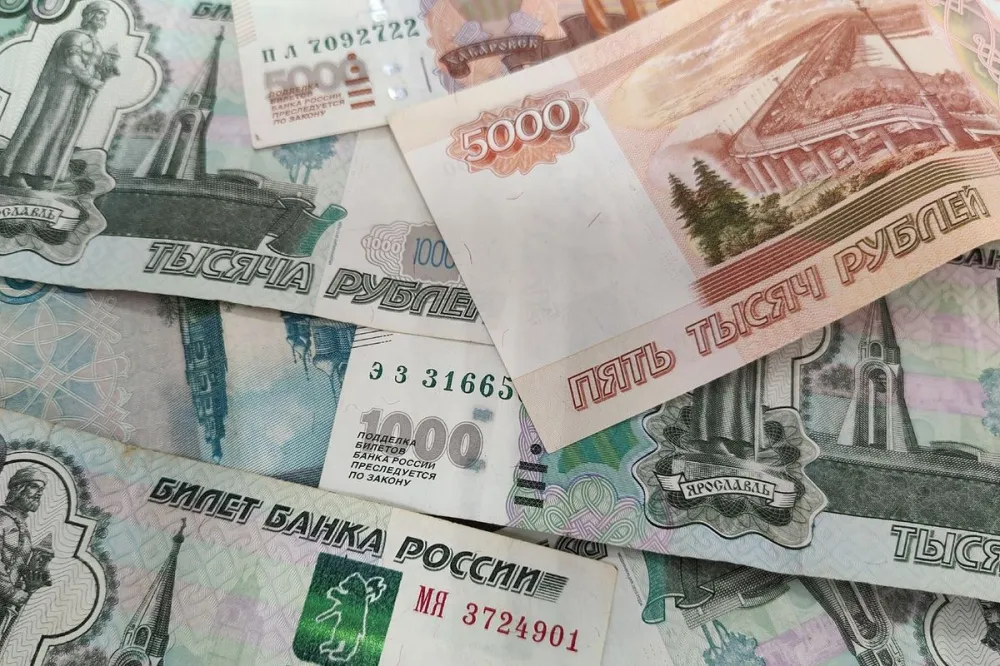 Аферист украл у нижегородки 30 000 рублей под видом ее крестного