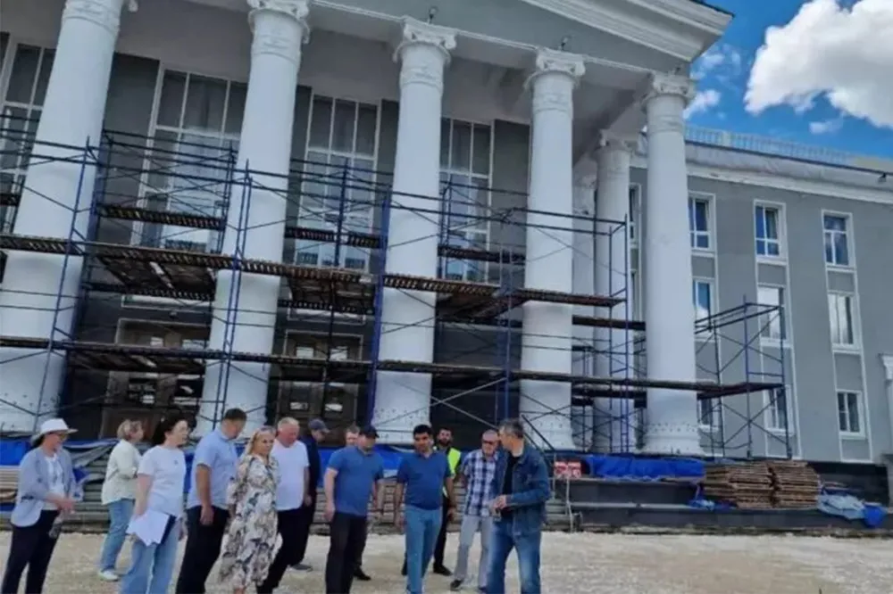 Иван Носков и Григорий Меламед посетили реконструируемые объекты Дзержинска