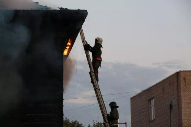 Общежитие НГЛУ загорелось в Нижнем Новгороде