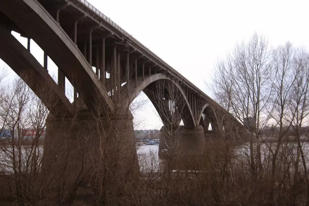 Человек утонул в Оке у Молитовского моста в Нижнем Новгороде