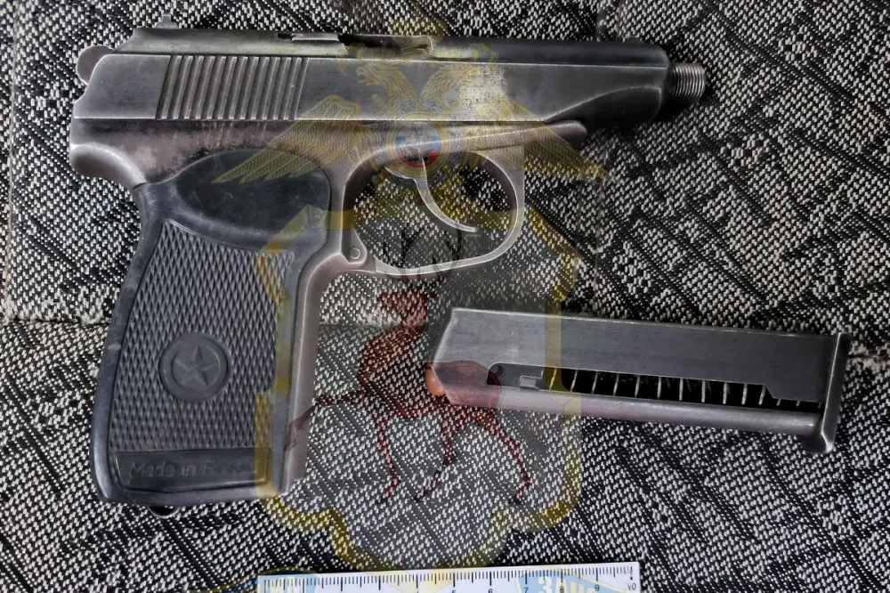 Фото Нижегородские полицейские изъяли пистолет у находившегося в розыске иностранца - Новости Живем в Нижнем