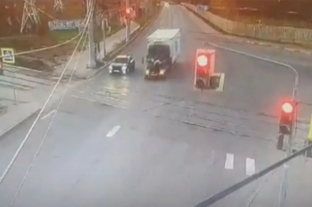 Фото Водитель, прокативший пассажира на капоте, оштрафован в Нижнем Новгороде - Новости Живем в Нижнем