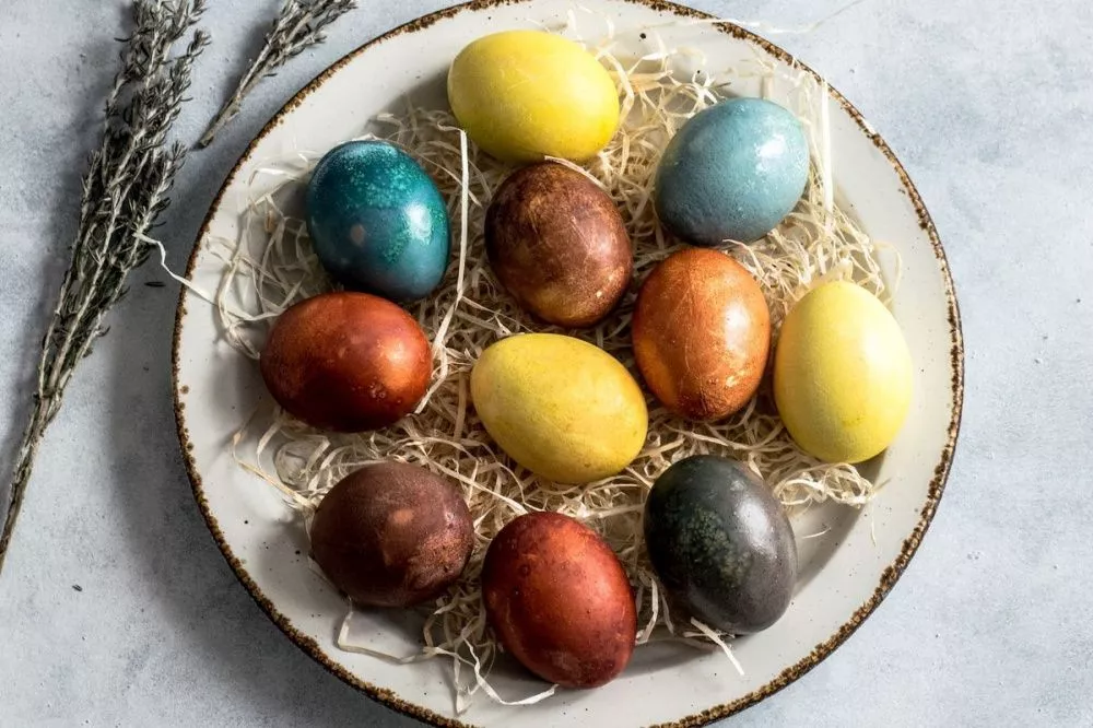 Что будет если бить варёные яйца об стол? Что означает примета.
