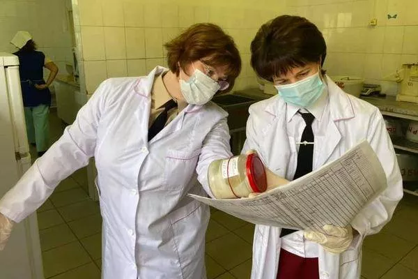 Роспотребнадзор организовал проверку работников пищеблоков образовательных учреждений в Нижегородской области