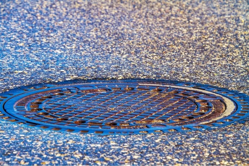 Фото Нижегородцы снова пожаловались на запах канализации на улицах города - Новости Живем в Нижнем