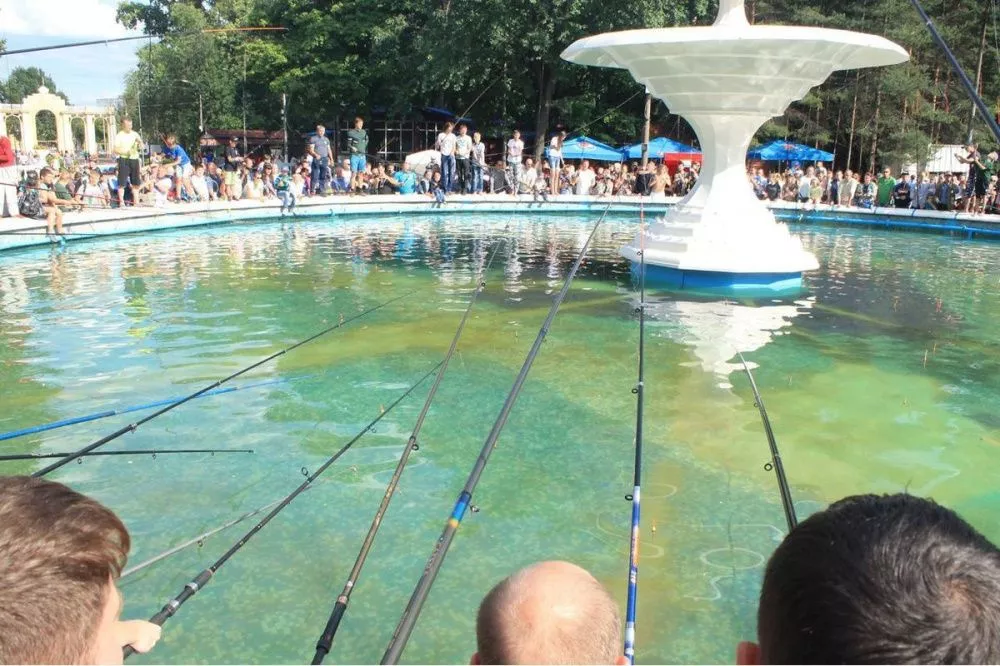 Рыбалка в фонтане Автозаводского парка пройдет в честь Дня рыбака 10 июля