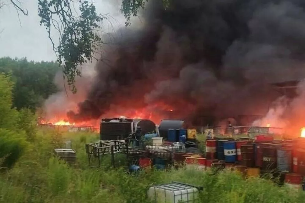 Бочки с автомобильным маслом горели в Богородском районе 11 июля