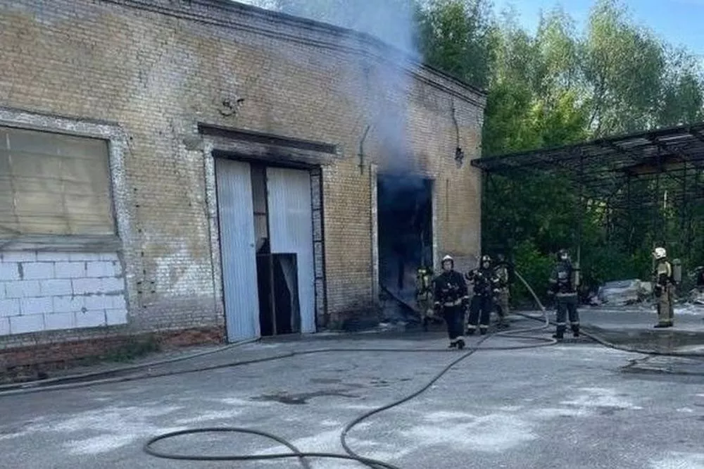 Цех по переработке пластика загорелся в Нижнем Новгороде утром 5 июня
