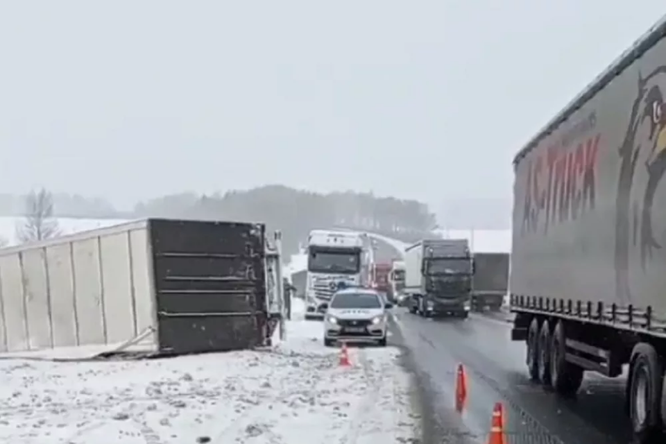 Фото Большегруз опрокинулся в кювет в Кстовском районе - Новости Живем в Нижнем