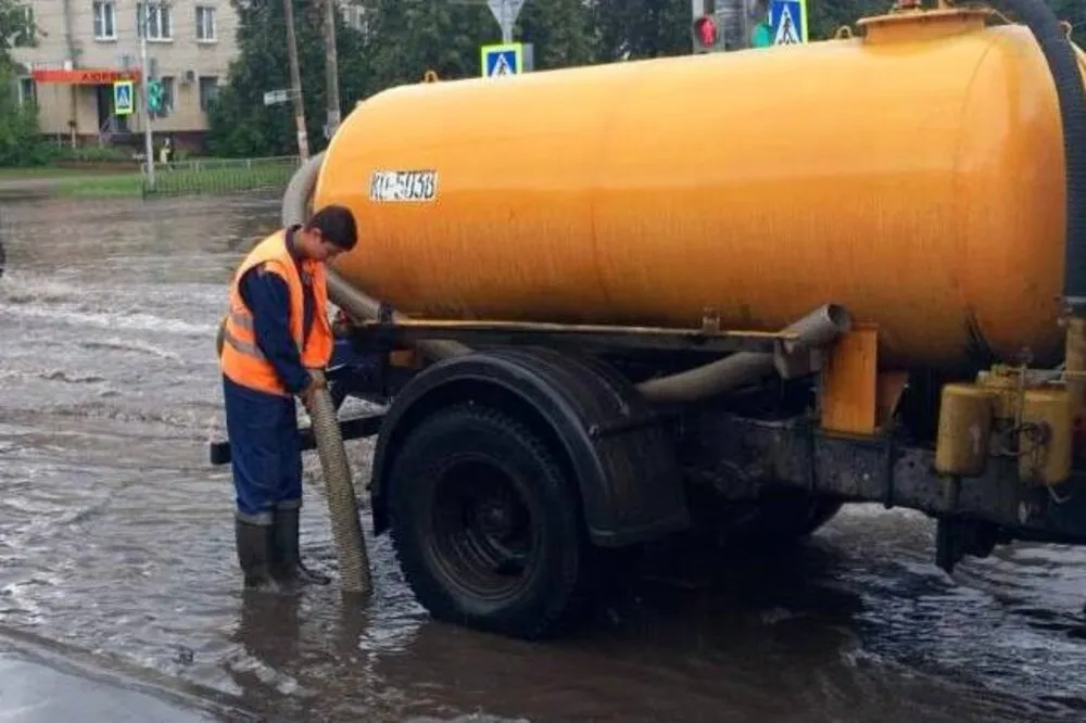 Фото Водооткачивающая техника работает в Нижнем Новгороде из-за ливней - Новости Живем в Нижнем