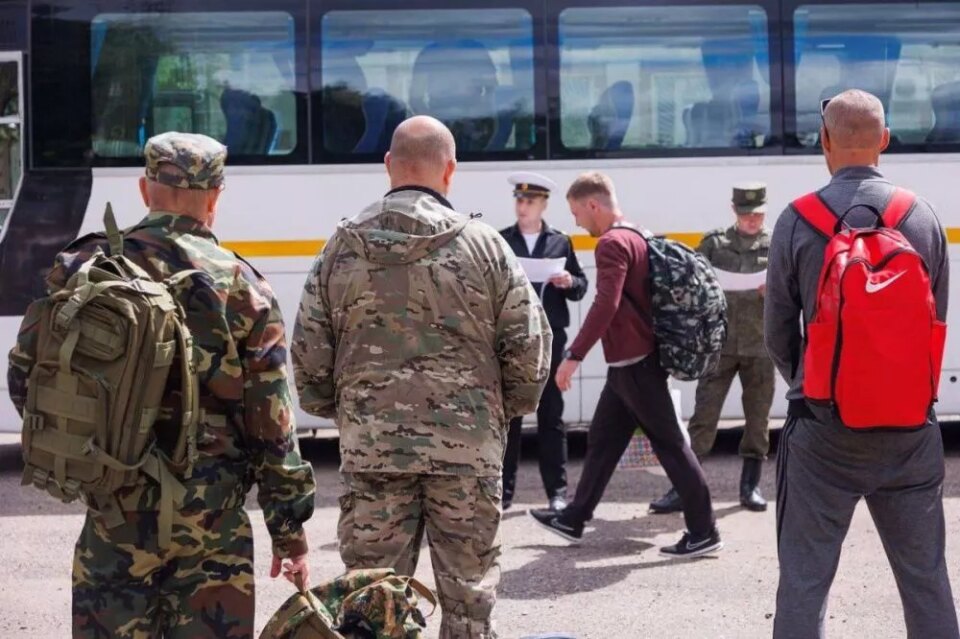 Фото Два автобуса с нижегородскими добровольцами отправились на подготовку к СВО - Новости Живем в Нижнем