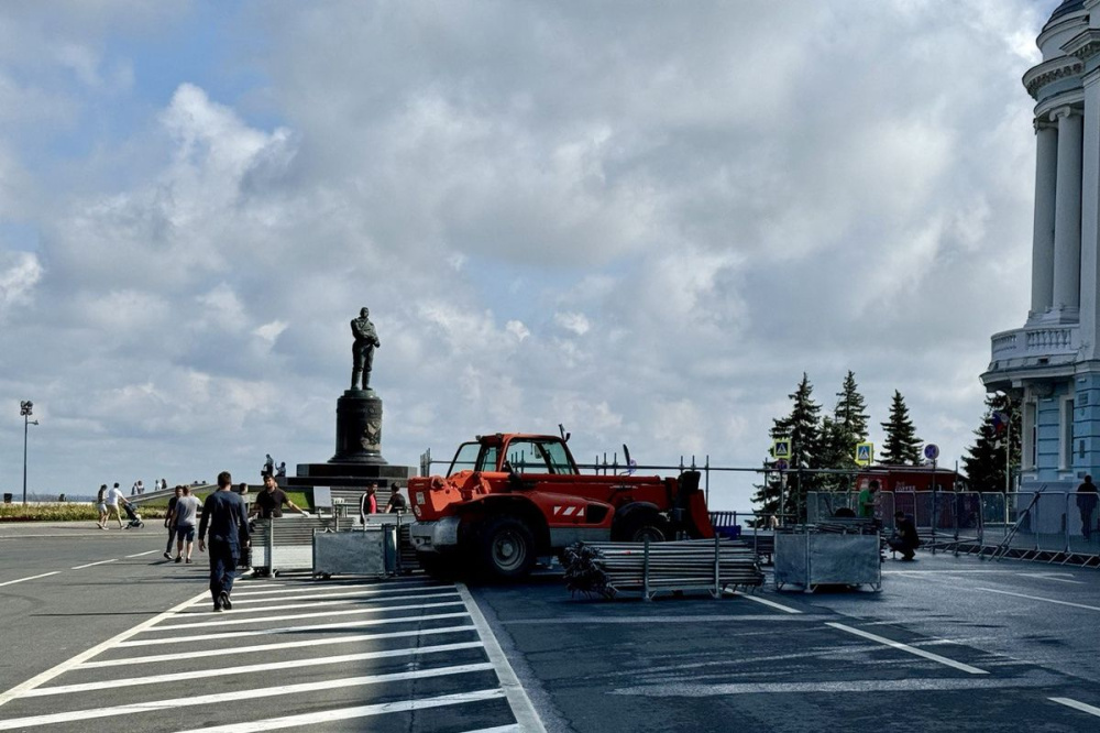 Фото Главную сцену ко Дню города начали монтировать в Нижнем Новгороде - Новости Живем в Нижнем