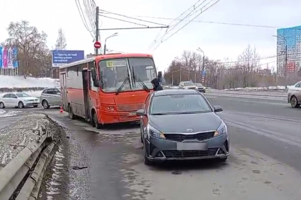 Фото ДТП с участием маршрутки Т-97 случилось в Нижнем Новгороде - Новости Живем в Нижнем