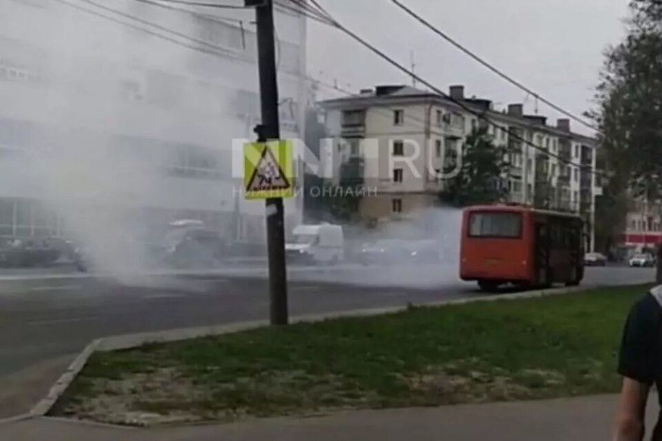 Фото Маршрутка задымилась на площади Лядова в Нижнем Новгороде - Новости Живем в Нижнем