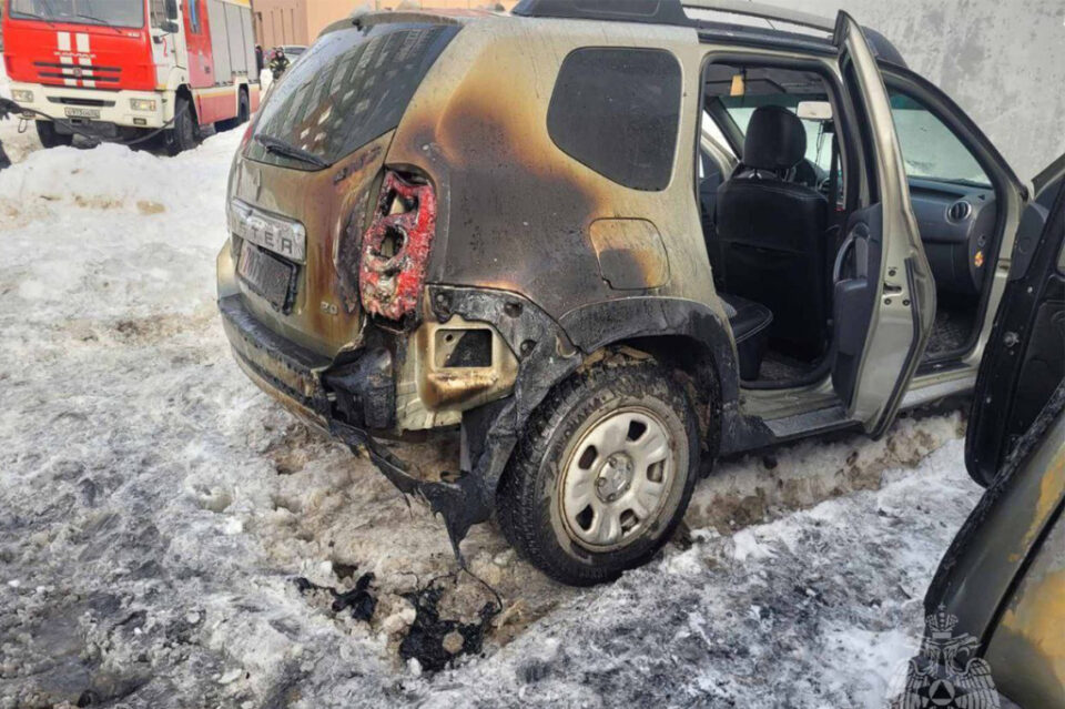 Фото Машина загорелась на улице Верхнепечерской в Нижнем Новгороде 19 февраля - Новости Живем в Нижнем