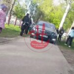 Фото Иномарка ездила по пешеходной дорожке у школы в Нижнем Новгороде - Новости Живем в Нижнем